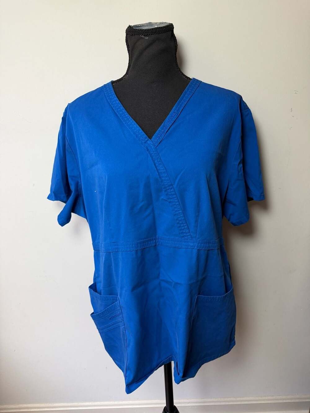 Fabletics Method 2-Pocket V-Neck Scrub Top in Royal Blue